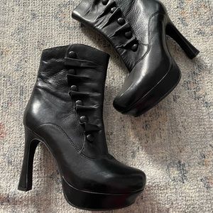 Earthies Ferrara black stiletto ankle boots, soft leather, Victorian gothic 7M